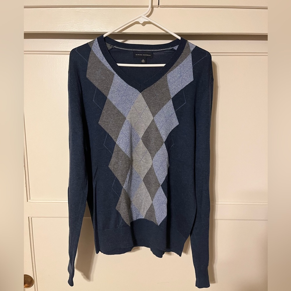Banana Republic Men’s Argyle blue size M sweater in great condition